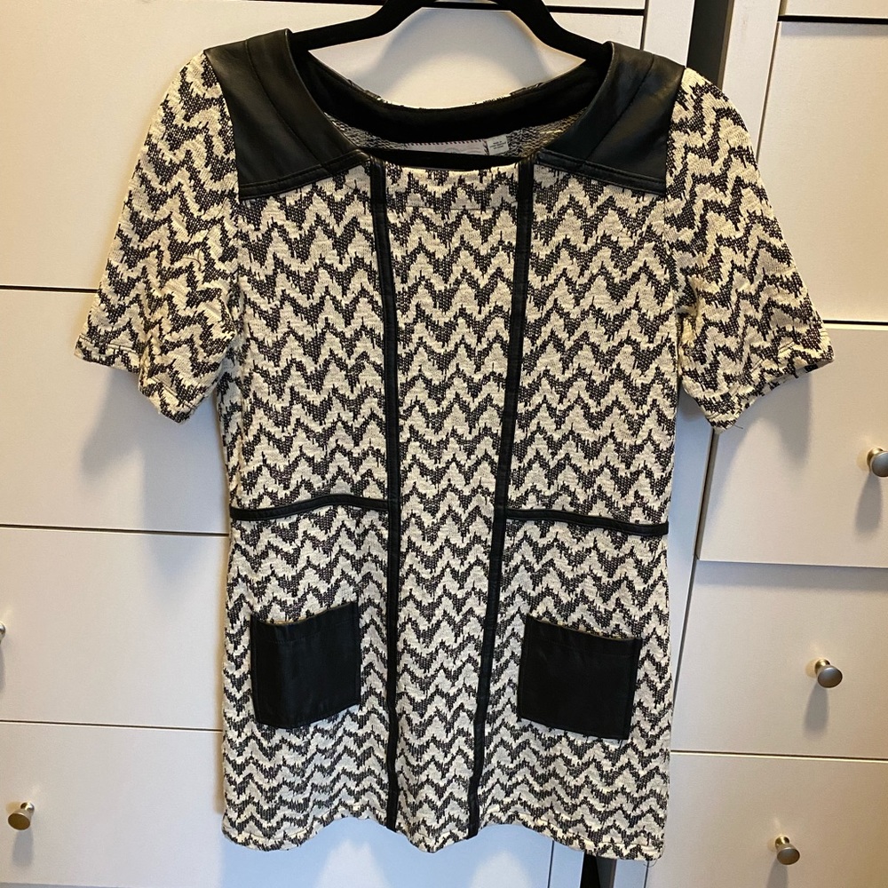 Anthropologie Black/White Leather Patterned Shirt/Tunic Size X-Small/Small
